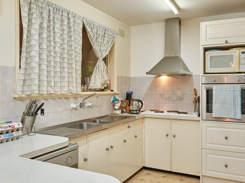 33 Nixon Crescent, Tolland NSW 2650