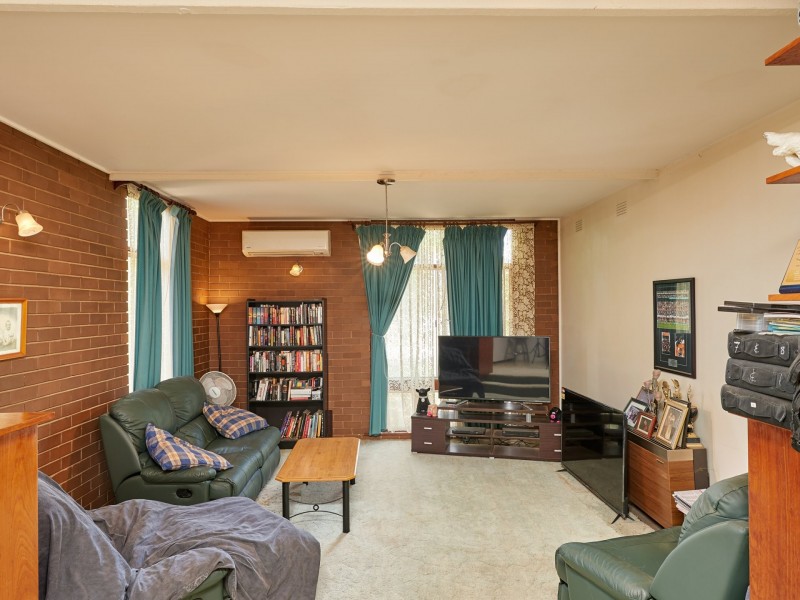 33 Nixon Crescent, Tolland NSW 2650