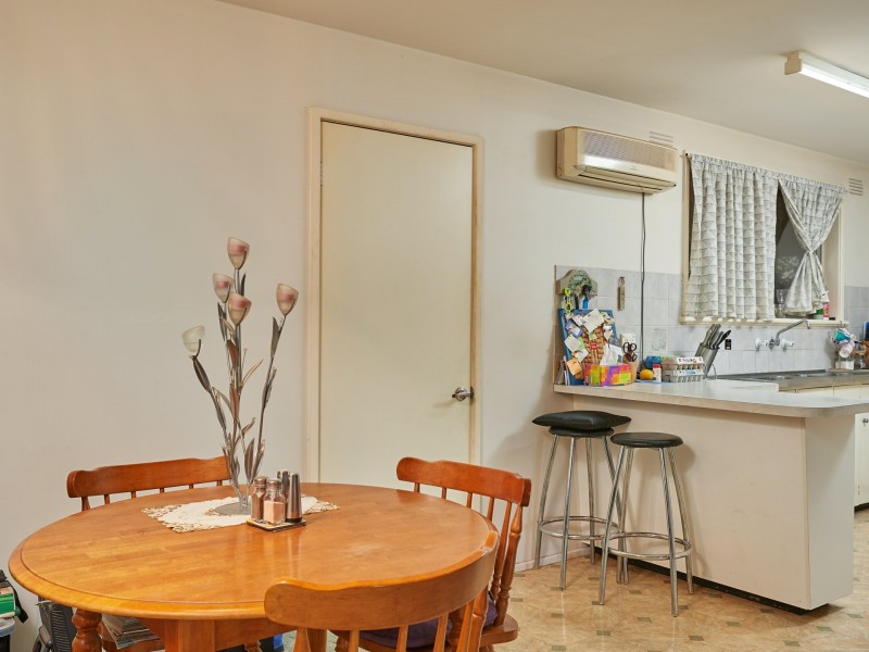 33 Nixon Crescent, Tolland NSW 2650