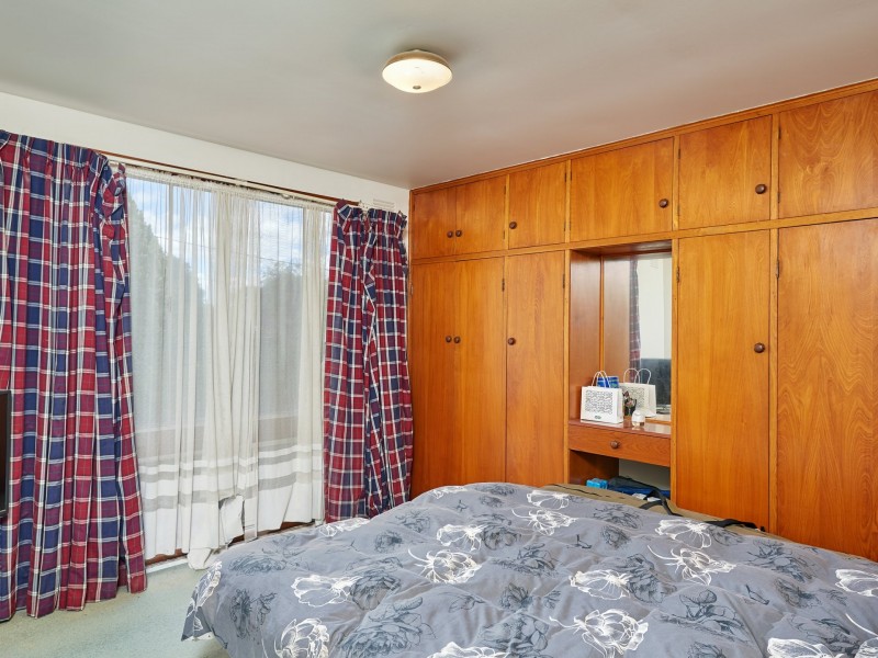 33 Nixon Crescent, Tolland NSW 2650