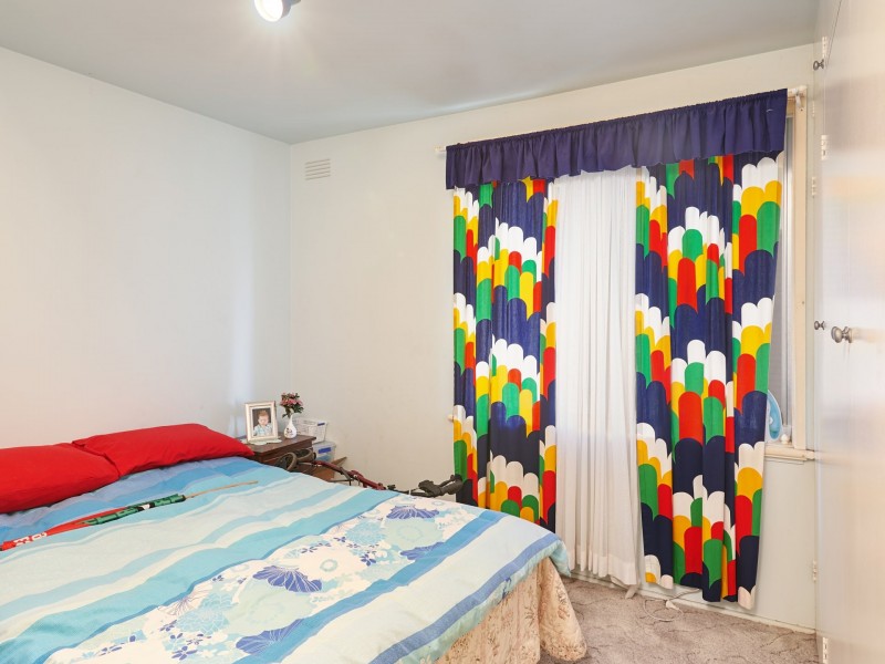 33 Nixon Crescent, Tolland NSW 2650