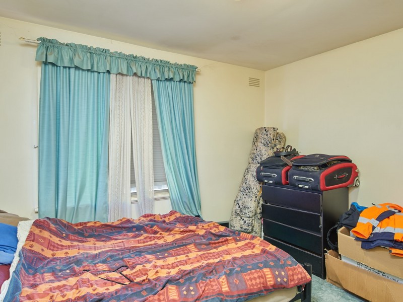 33 Nixon Crescent, Tolland NSW 2650