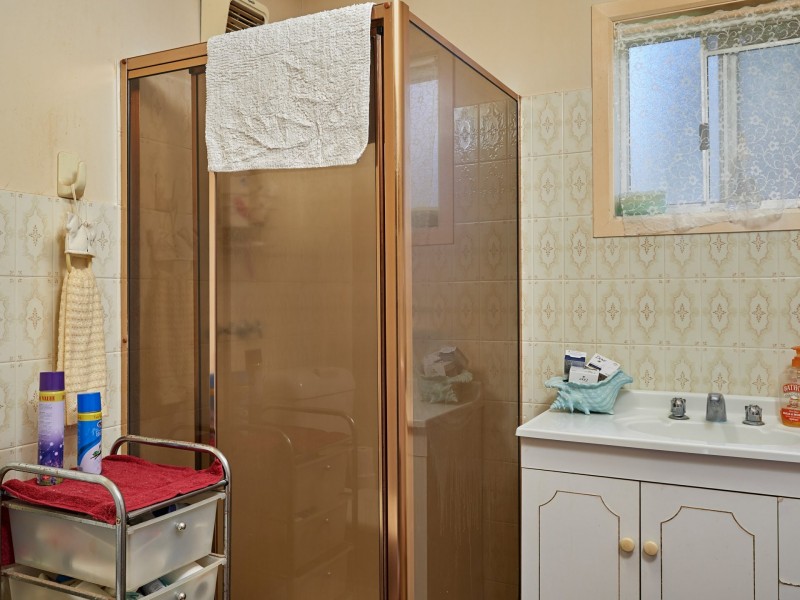 33 Nixon Crescent, Tolland NSW 2650