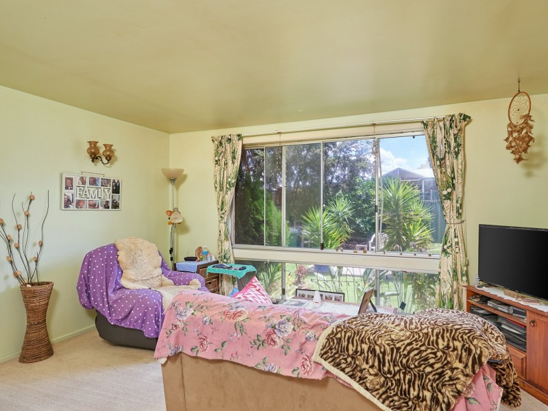 33 Nixon Crescent, Tolland NSW 2650