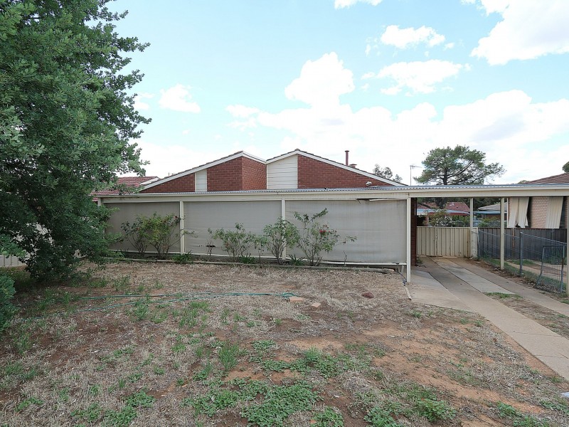 13 Poulton Street, Ashmont NSW 2650