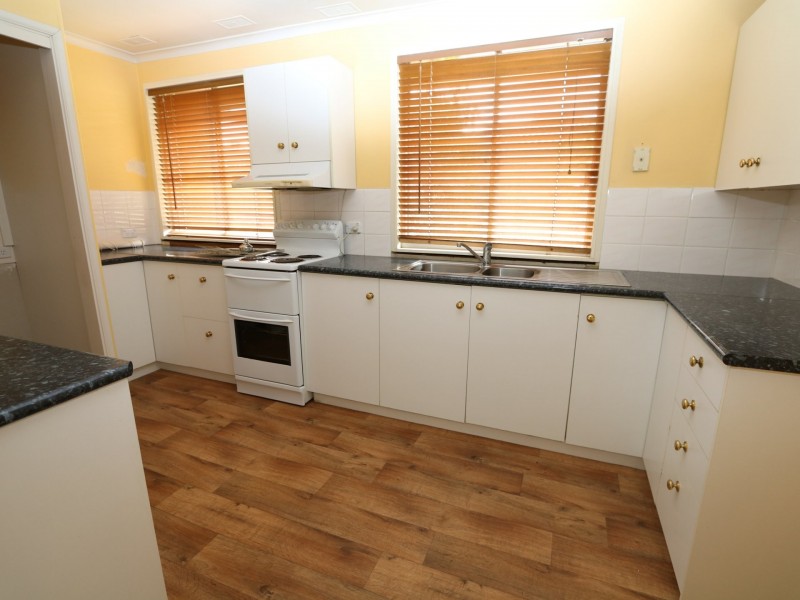 13 Poulton Street, Ashmont NSW 2650