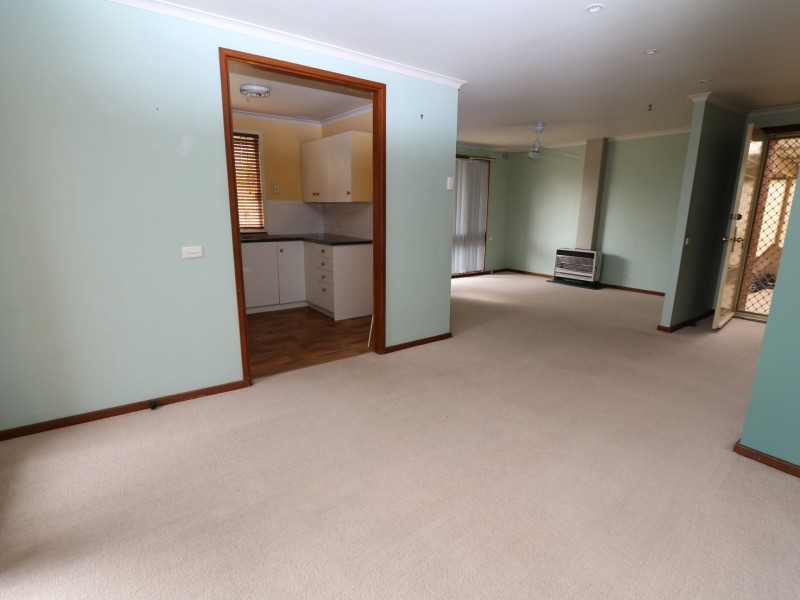 13 Poulton Street, Ashmont NSW 2650