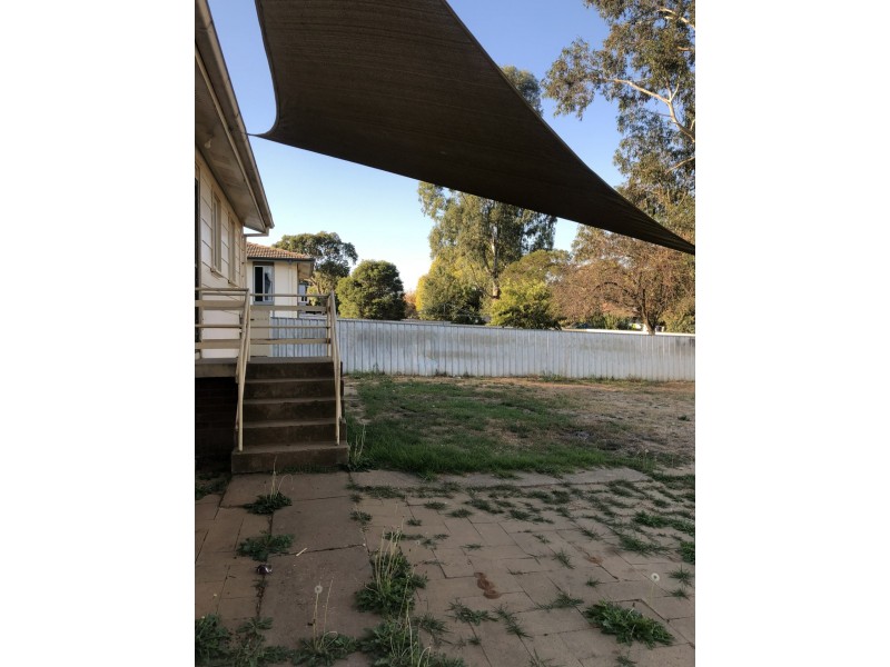 24 Ziegler Avenue, Kooringal NSW 2650