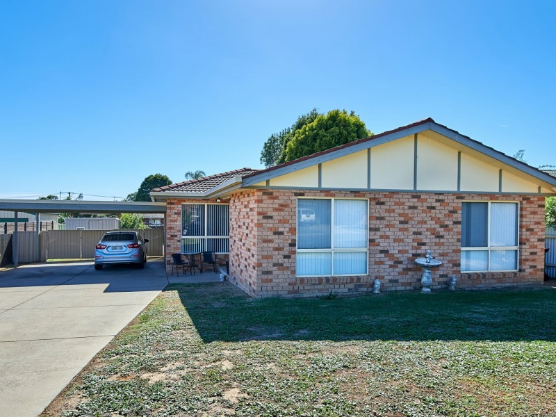 7 Eaton Street, Ashmont NSW 2650