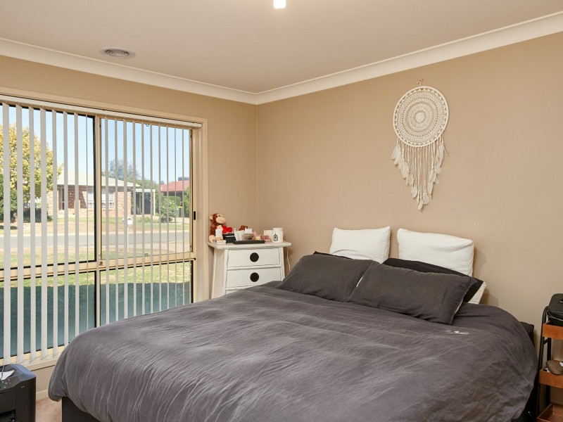 7 Eaton Street, Ashmont NSW 2650