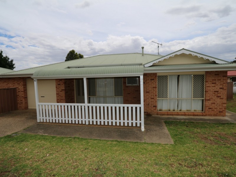 4/1 Juniper Place, Forest Hill NSW 2651