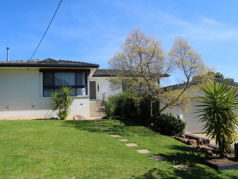 64 Nixon Crescent, Tolland NSW 2650