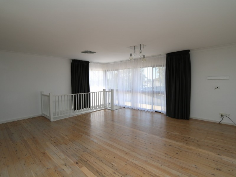 64 Nixon Crescent, Tolland NSW 2650