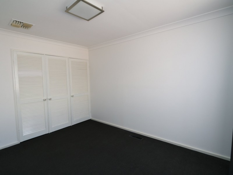 64 Nixon Crescent, Tolland NSW 2650