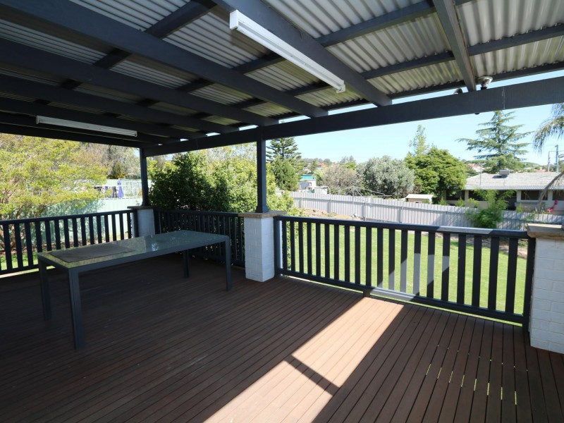 64 Nixon Crescent, Tolland NSW 2650