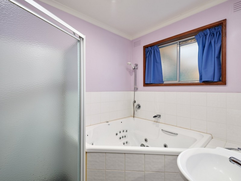 8 Carmody Street, Kooringal NSW 2650