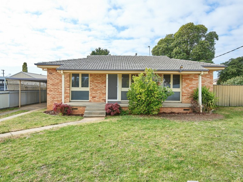 2 Smithies Place, Ashmont NSW 2650