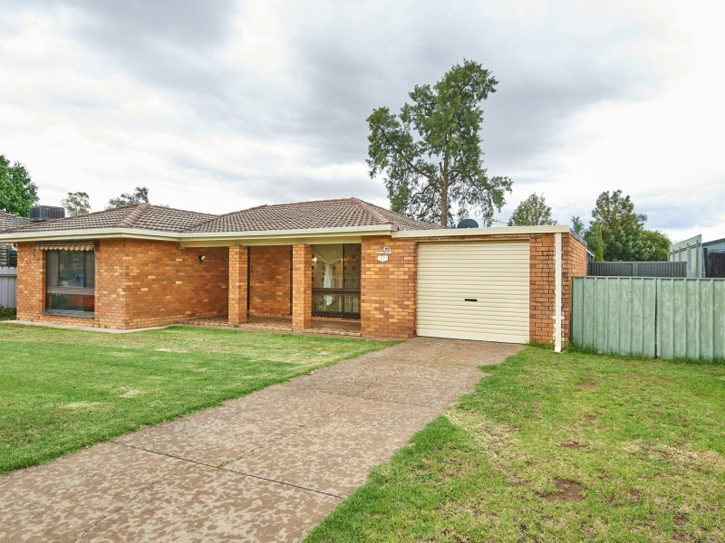 57 Adjin Street, Mount Austin NSW 2650