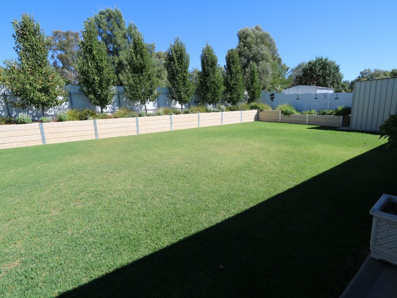 24 Wiradjuri Crescent, Wagga Wagga NSW 2650