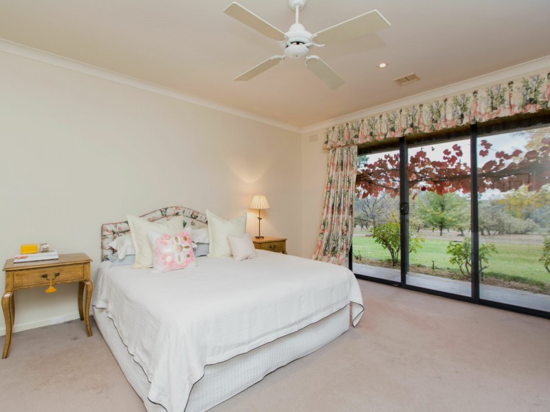 25 Cummins Drive, San Isidore NSW 2650