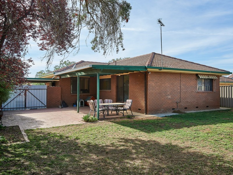 8 Pugsley Avenue, Estella NSW 2650