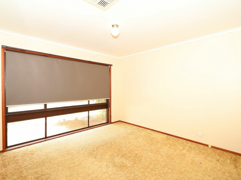 8 Pugsley Avenue, Estella NSW 2650