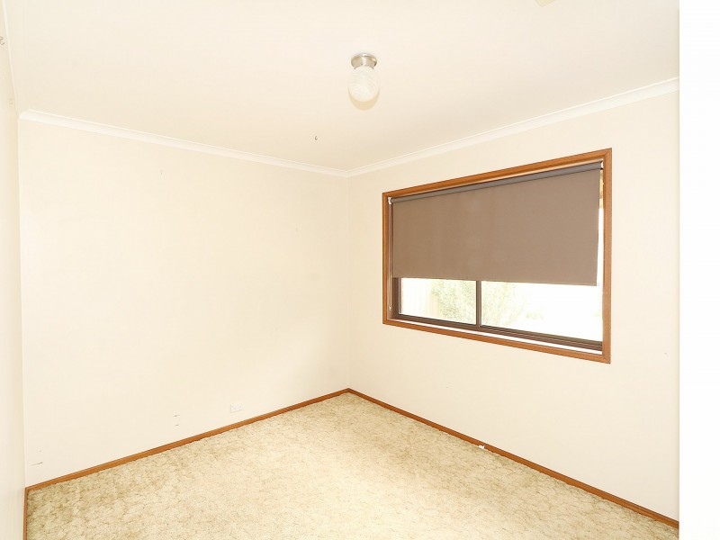 8 Pugsley Avenue, Estella NSW 2650