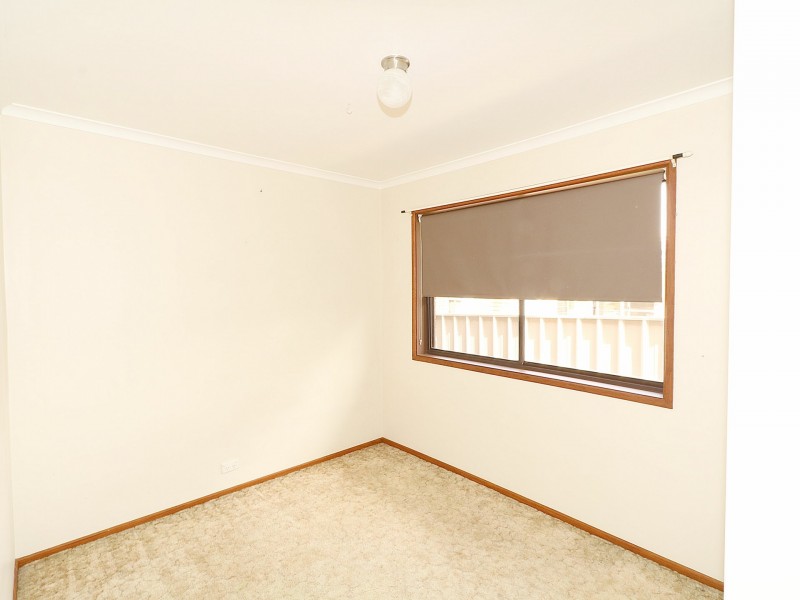 8 Pugsley Avenue, Estella NSW 2650