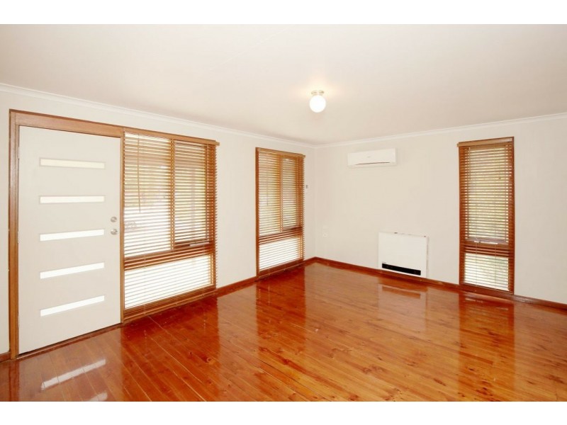 5 Meads Place, Mount Austin NSW 2650