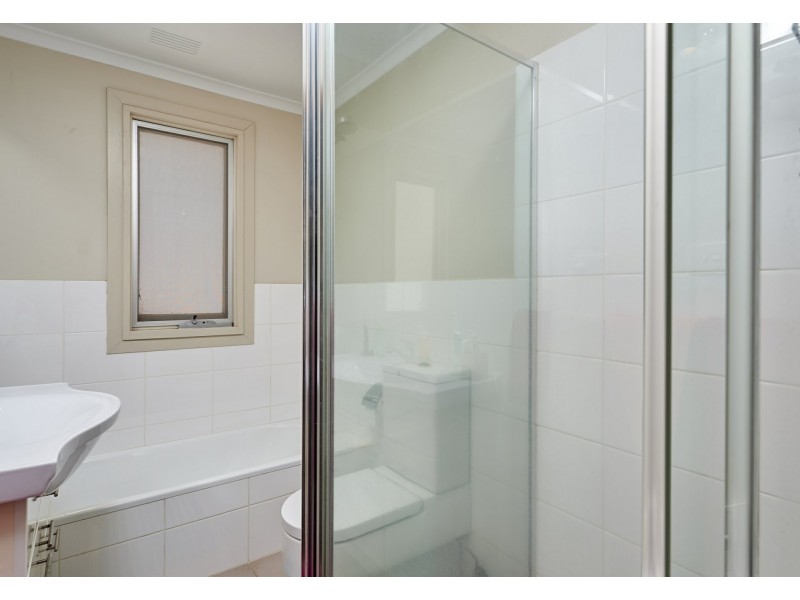 5 Meads Place, Mount Austin NSW 2650