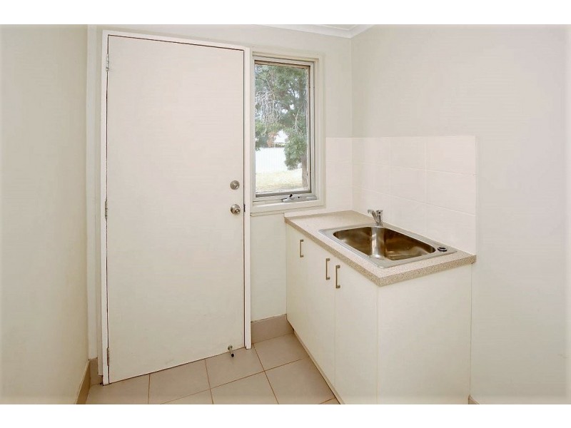 5 Meads Place, Mount Austin NSW 2650