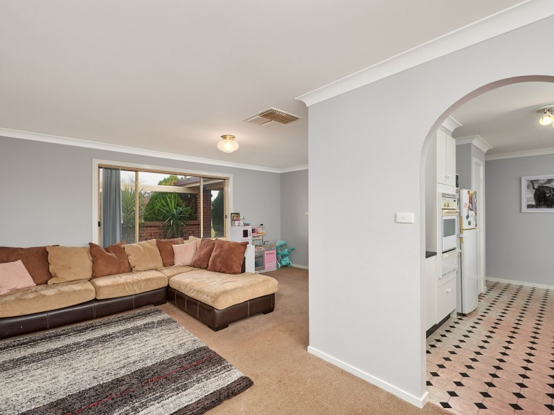 39 Bamarook Crescent, Glenfield Park NSW 2650