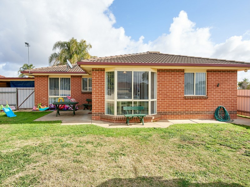 39 Bamarook Crescent, Glenfield Park NSW 2650