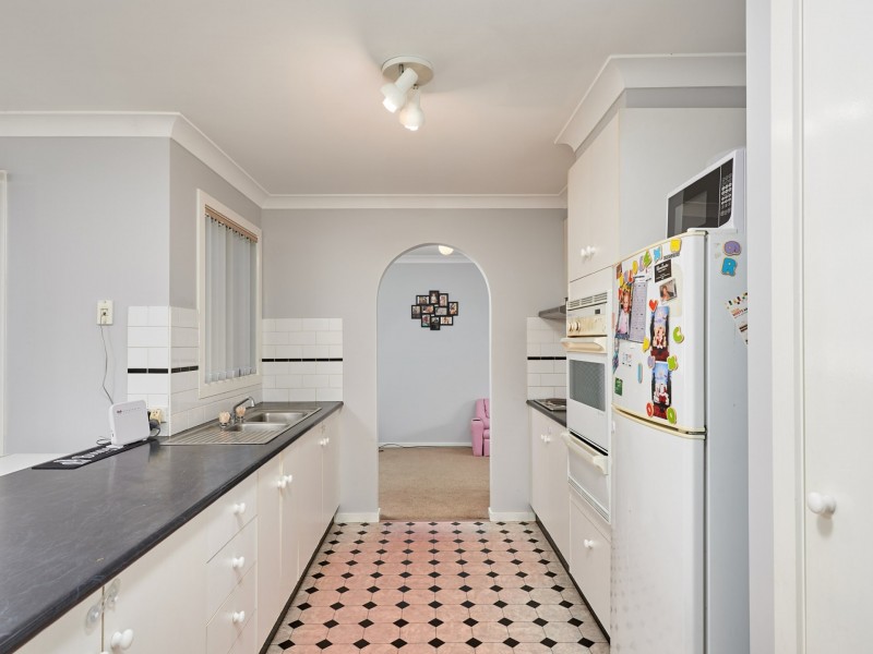 39 Bamarook Crescent, Glenfield Park NSW 2650