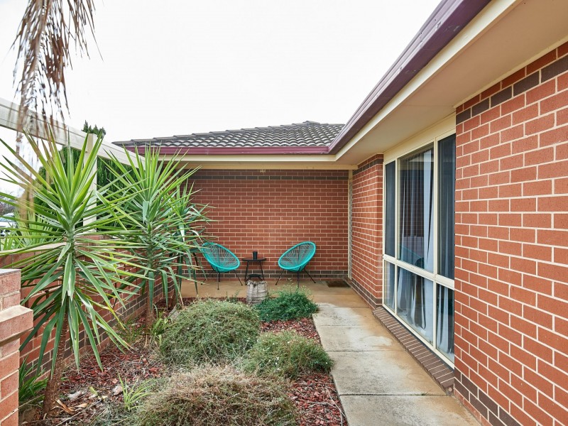 39 Bamarook Crescent, Glenfield Park NSW 2650