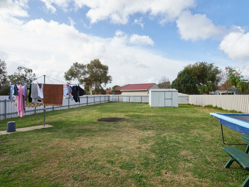 39 Bamarook Crescent, Glenfield Park NSW 2650