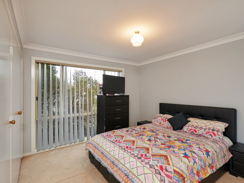 39 Bamarook Crescent, Glenfield Park NSW 2650