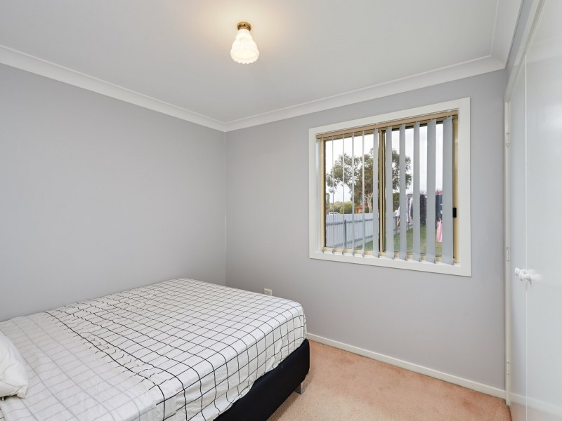 39 Bamarook Crescent, Glenfield Park NSW 2650