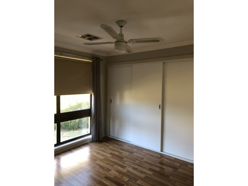 11 Tinga Crescent, Kooringal NSW 2650
