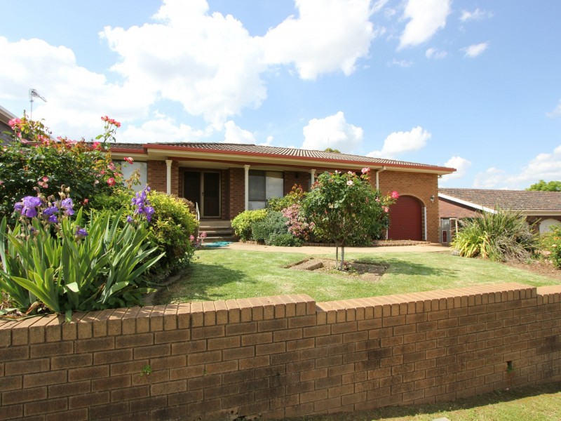 5 Henwood Ave, Kooringal NSW 2650