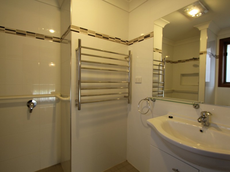 5 Henwood Ave, Kooringal NSW 2650