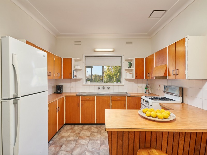 1 Tichborne Crescent, Kooringal NSW 2650