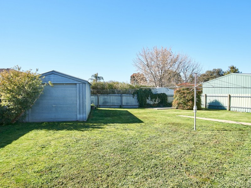 1 Tichborne Crescent, Kooringal NSW 2650