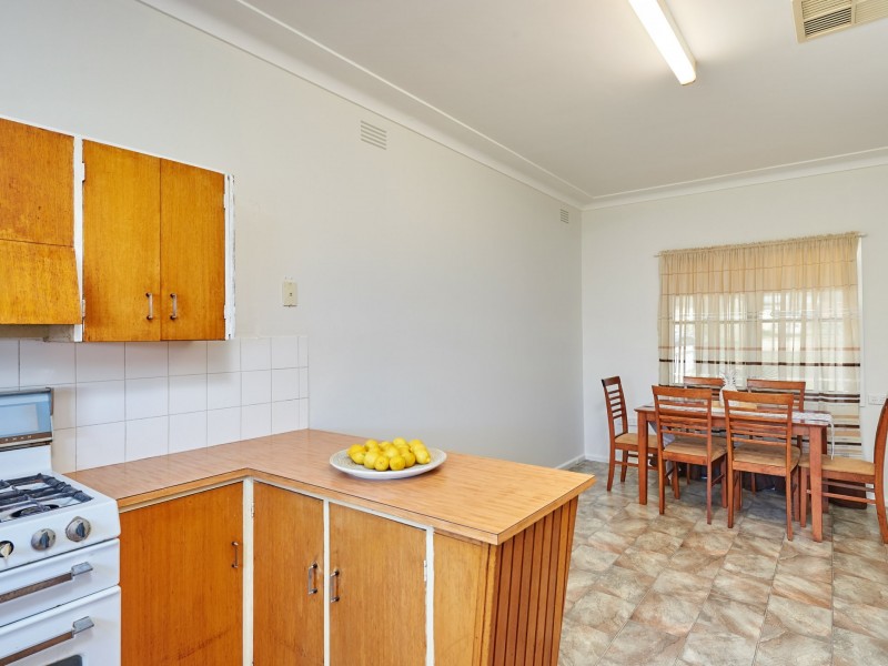 1 Tichborne Crescent, Kooringal NSW 2650