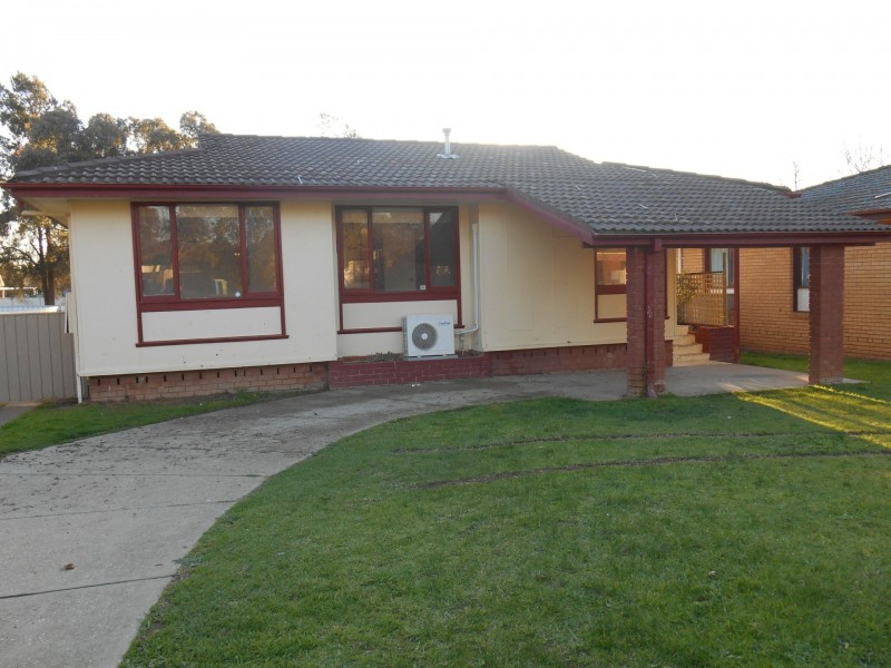 17 Warren Place, Mount Austin NSW 2650