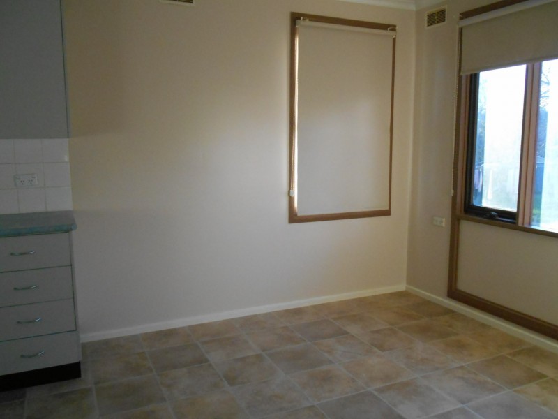 17 Warren Place, Mount Austin NSW 2650