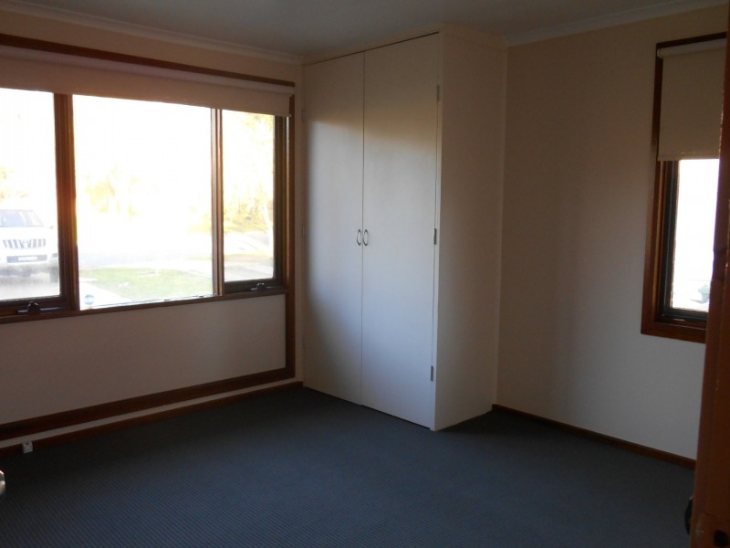 17 Warren Place, Mount Austin NSW 2650