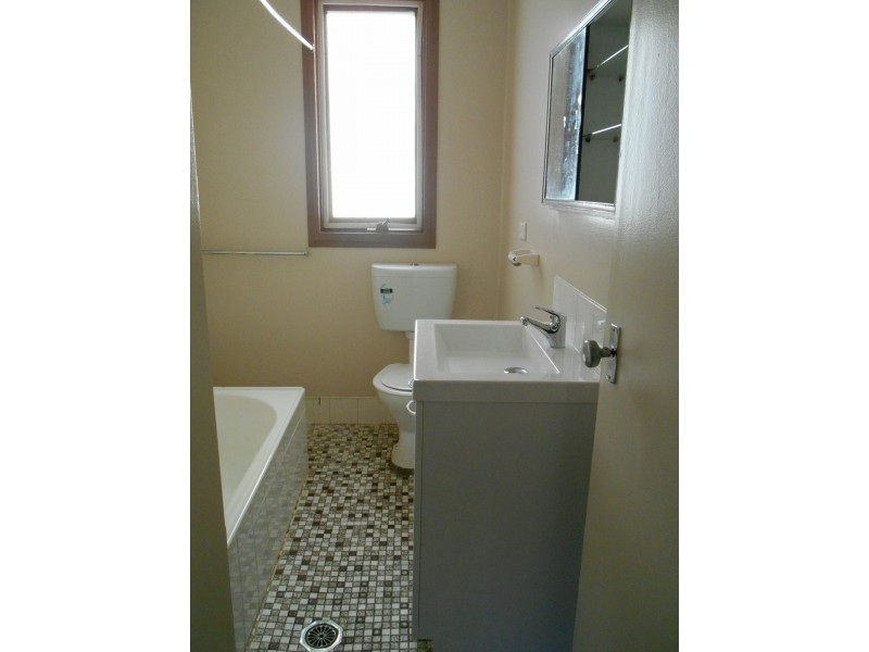 17 Warren Place, Mount Austin NSW 2650