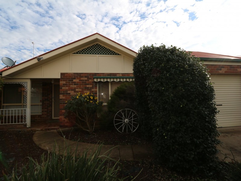1/26 Nardoo Street, Glenfield Park NSW 2650
