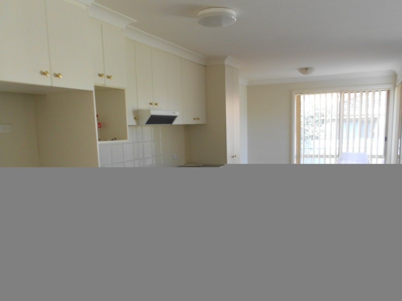 4 Paldi Crescent, Glenfield Park NSW 2650